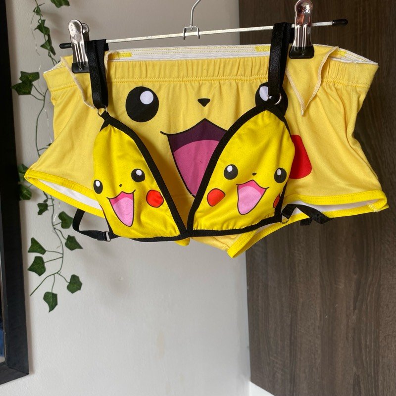 CACHETERO + BRA PIKACHU