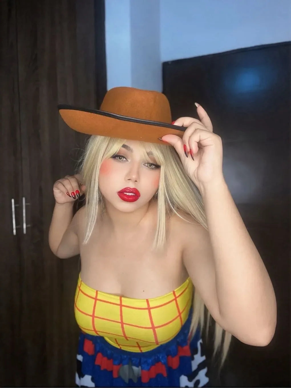 TRAJE WOODY